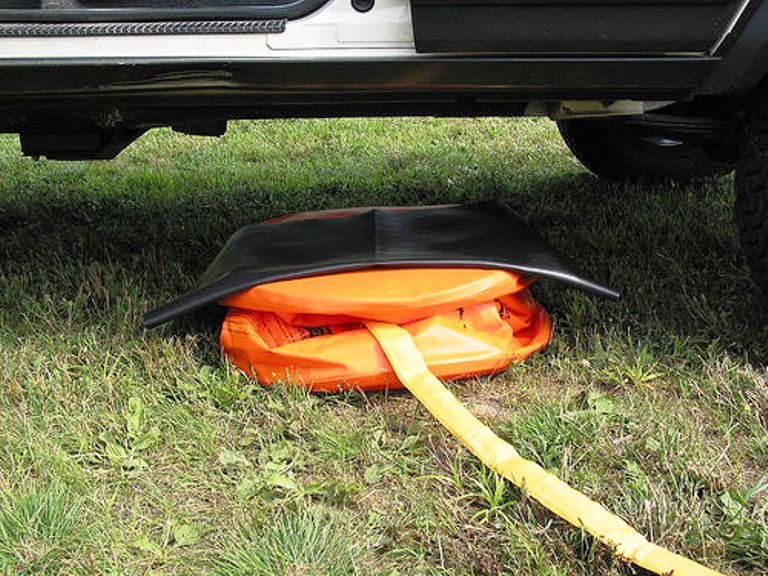 exhaust_car_jack
