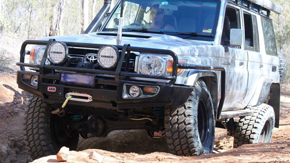 Puntoni Anteriori Rinforzati ed Inclinati Toyota Land Cruiser -153334